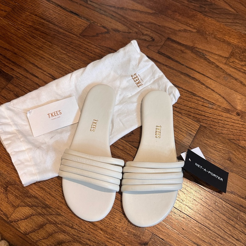 Brand NWT TKEES ivory slides